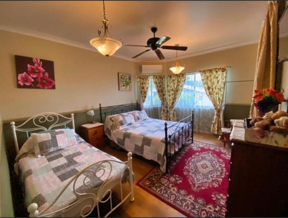 Golden Lace B&B Sarina Exterior photo